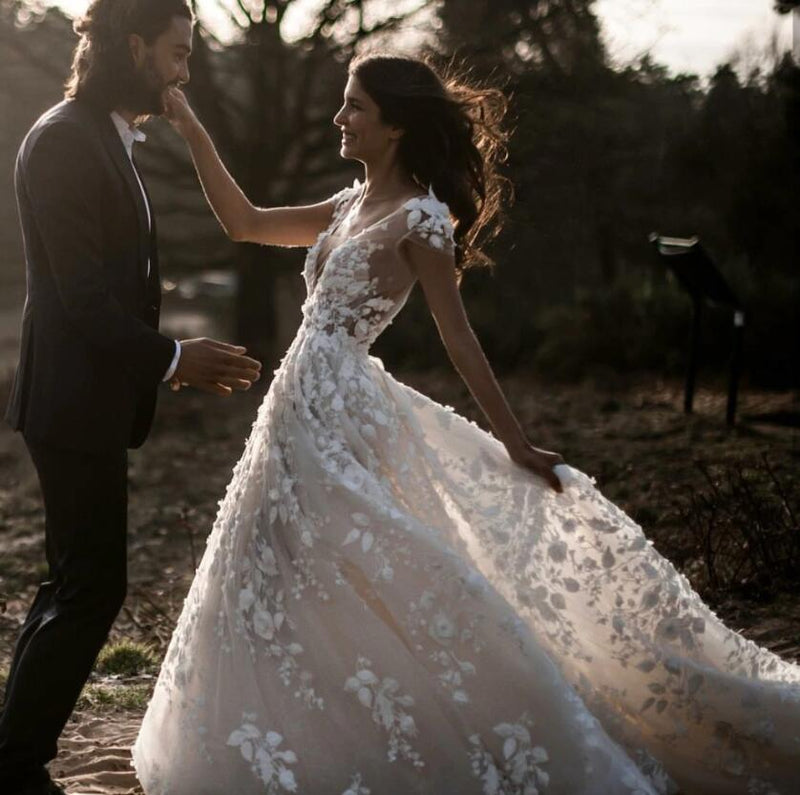 Romantic Ivory Lace Floor length A line Puffy Princess Wedding Dress-showprettydress