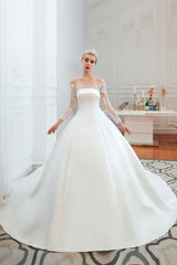 Romantic Lace Long Sleevess Princess Satin Wedding Dress-showprettydress