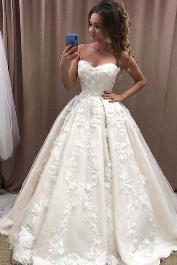 Romantic Long Ball Gowns Sweetheart Wedding Dress With 3D Floral Appliques Lace-showprettydress