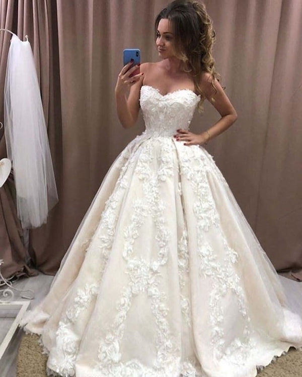 Romantic Long Ball Gowns Sweetheart Wedding Dress With 3D Floral Appliques Lace-showprettydress