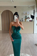 Showprettydess Charming Dark Green Satin Strapless Sleeveless Long Pleated Prom Dress with Bow-showprettydress