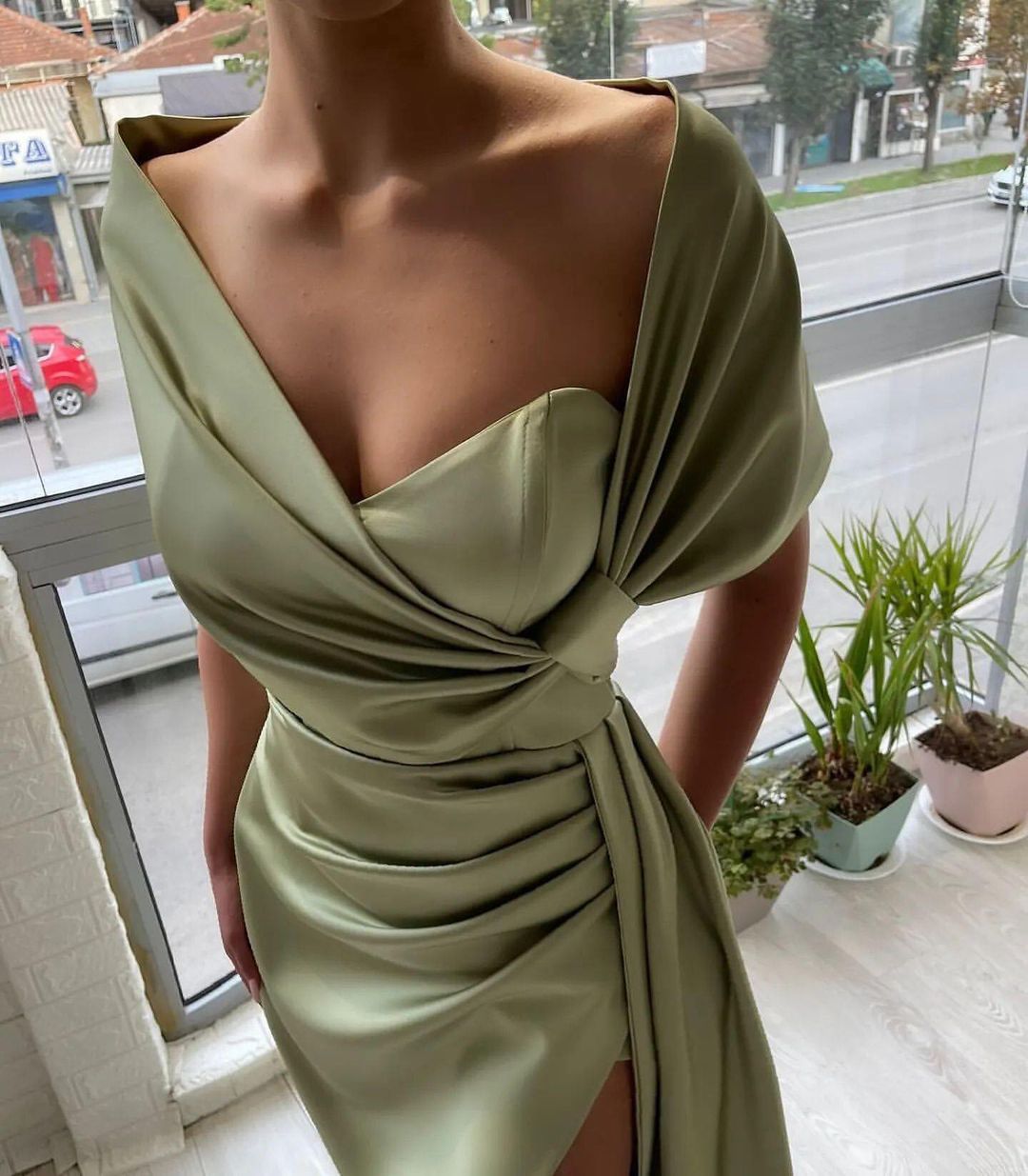 Showprettydess Satin Split Stunning Sleeveless Prom Dress with Cape-showprettydress