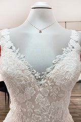 Simple Long A-line Tulle Lace V Neck Appliques Lace Open Back Wedding Dress-showprettydress