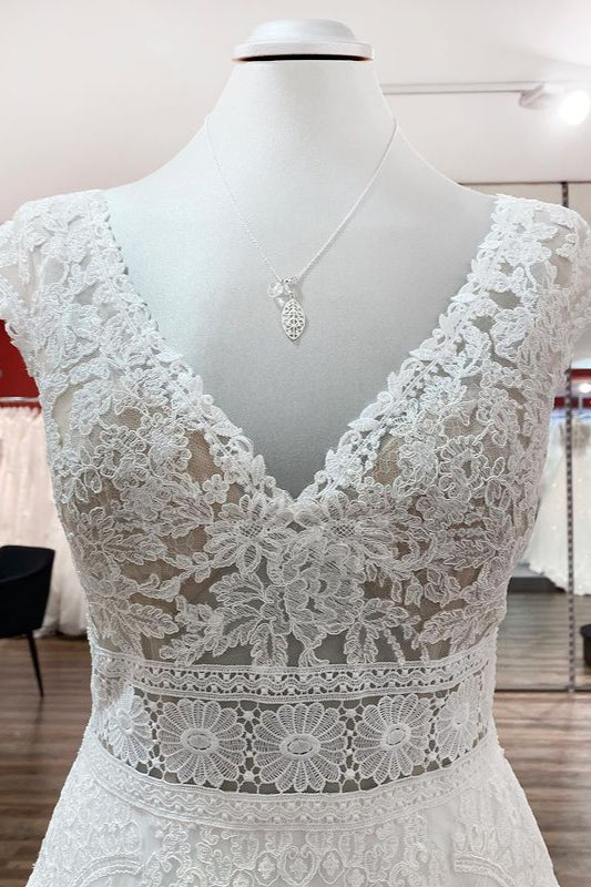 Simple Long A-line V-neck Tulle Appliques Lace Wedding Dress-showprettydress