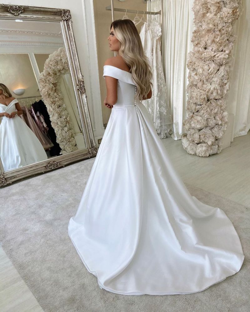 Simple Retro White Off the shoulder A line Bridal Gowns-showprettydress