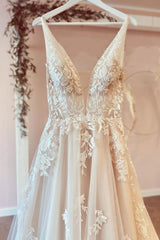 Stunning Long A-Line V-neck Tulle Floral Lace Wedding Dress-showprettydress