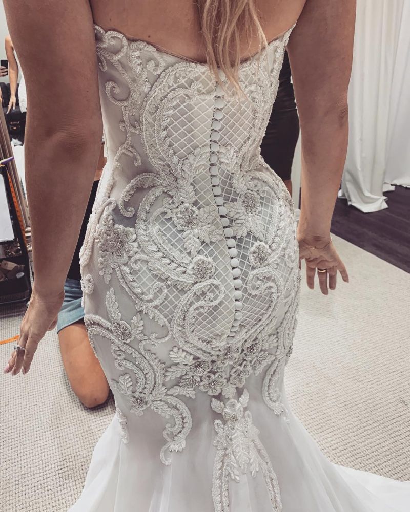 Sweetheart Ivory Charming Lace Mermaid Buttons Satin Wedding Dresses-showprettydress