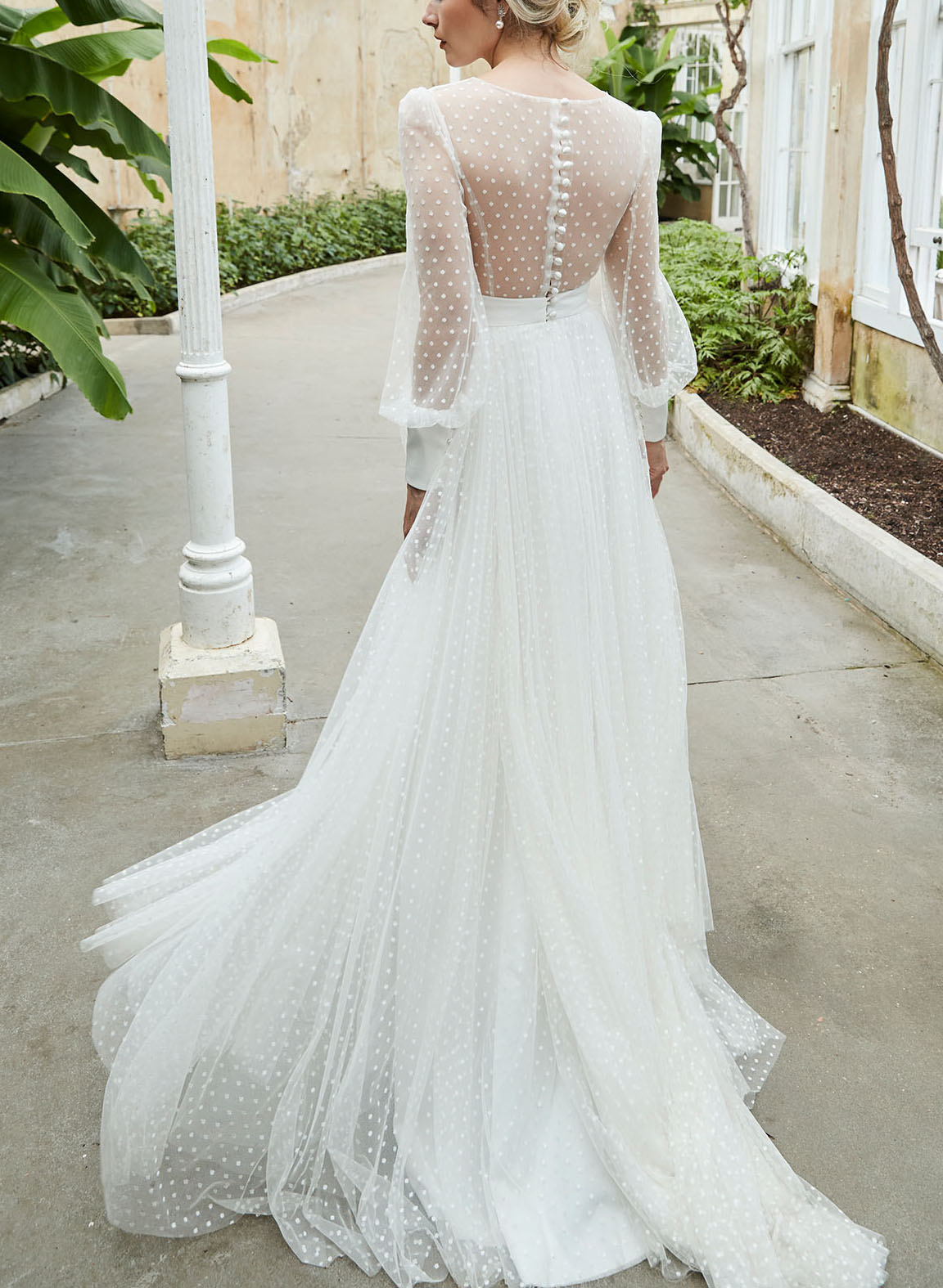 V-Neck Long Sleeves Tulle Chic A-line Wedding Dresses-Showprettydress