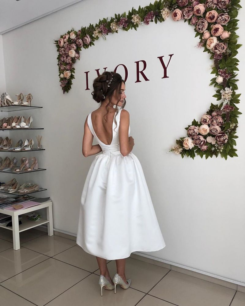V neck White Pleats Sleeveless Short Summer Beach Wedding Dresses-showprettydress