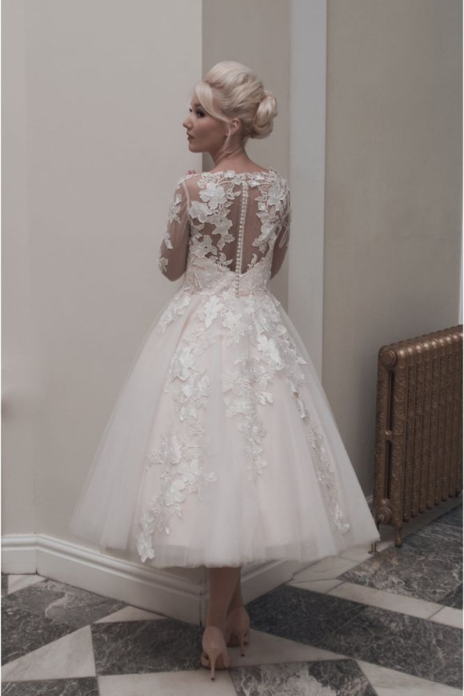 Vintage Ivory Long Sleevess Lace appliques Short Wedding Dress-showprettydress