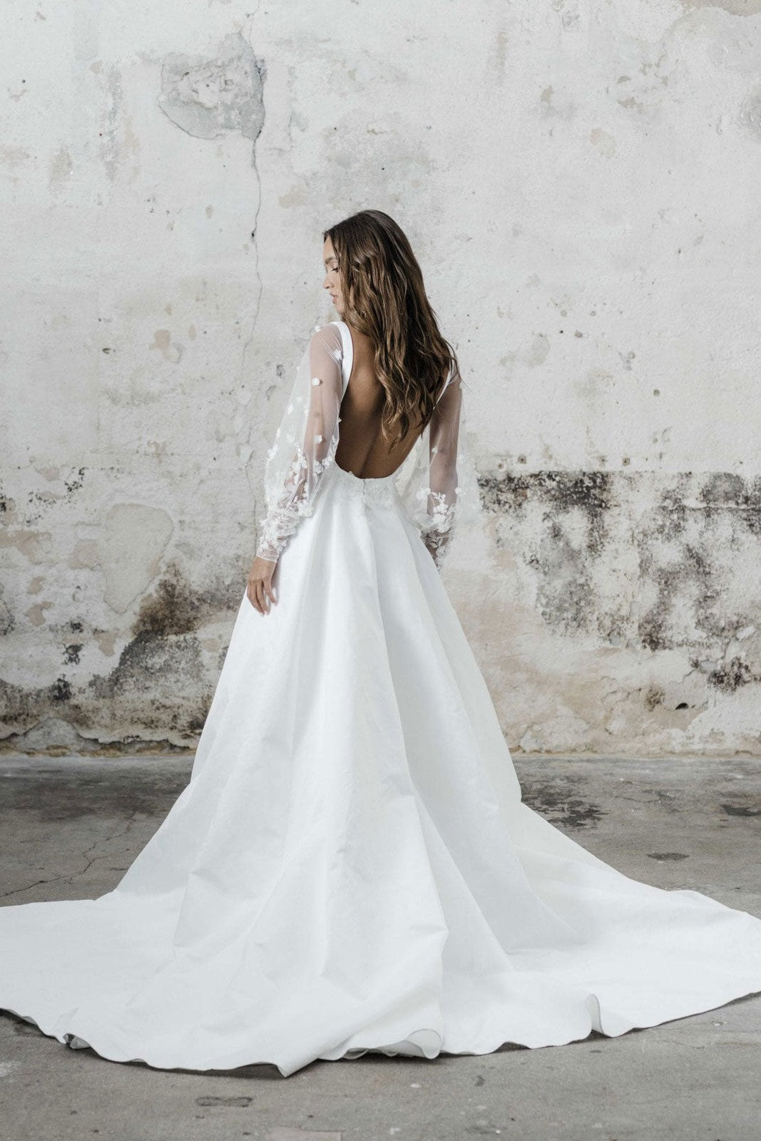 White Casual Wedding Dress A-Line Square Neck Long Sleeves Sexy Backless Applique Cut-Outs Split Front Long Bridal Gowns-Showprettydress